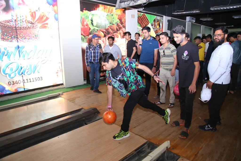 bowling at dreamworld picnic