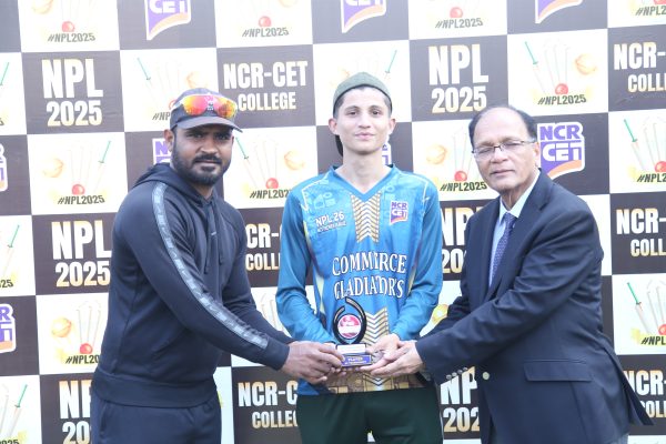 Chief Guest Anop Ravi Santosh Kumar joined Director Ghulam Mahmood Desmukh to award the winning and runner-up teams of the NCR-CET Cricket Premier League. This is what campus sports are about.