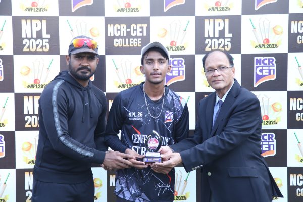 Chief Guest Anop Ravi Santosh Kumar joined Director Ghulam Mahmood Desmukh to award the winning and runner-up teams of the NCR-CET Cricket Premier League. This is what campus sports are about.